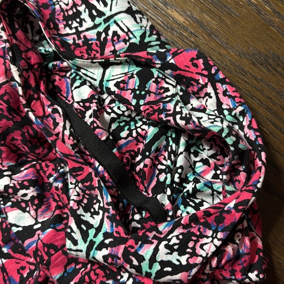 Tart – Marrissa Tank
MOTLEY GEO - size Small - like new! - Picture 3 of 3